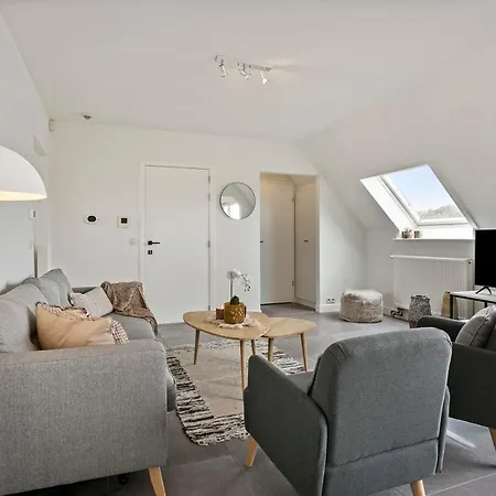Stylish Renovated Apartment With 2 Terraces And Free Parking In Old Center Of Knokke 아파트 크노케-하이스트