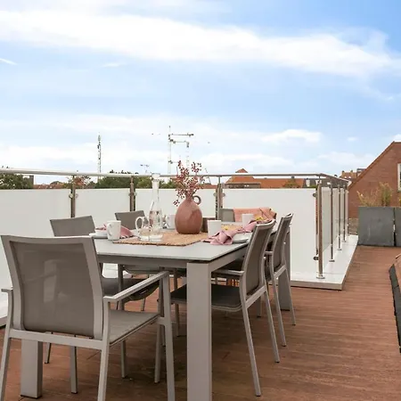 Stylish Renovated Apartment With 2 Terraces And Free Parking In Old Center Of Knokke Appartamento *