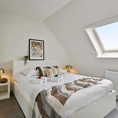 Stylish Renovated Apartment With 2 Terraces And Free Parking In Old Center Of Knokke 크노케-하이스트